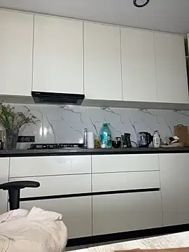 CurlyLara live sex cam