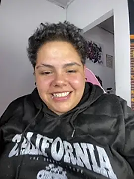 Hailey_Curvy webcam