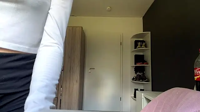 SpanishRooter live cam on StripChat
