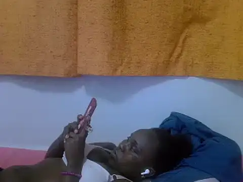 kaya_bear webcam