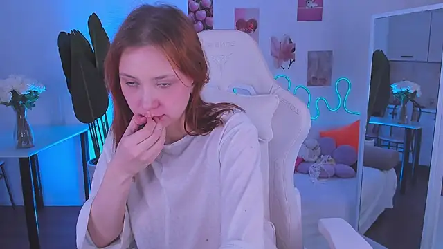 LittlePeach007 webcam