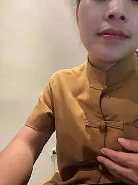 Bella_7777 webcam