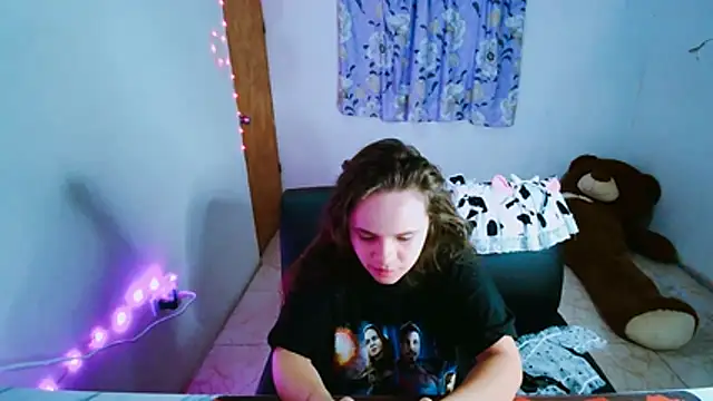 SweetRabbit29 live cam on StripChat