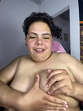 Hailey_Curvy webcam