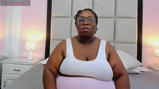 TreisyVixen webcam