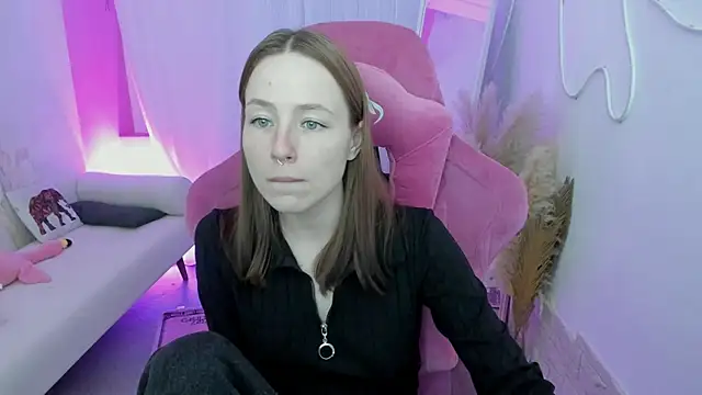DamnWitchh webcam