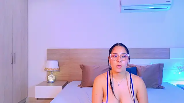 JulieParlow webcam
