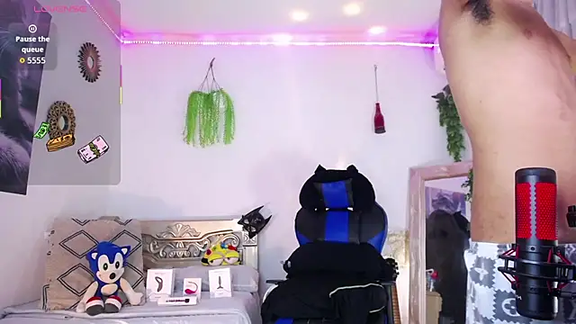 huge_armound webcam