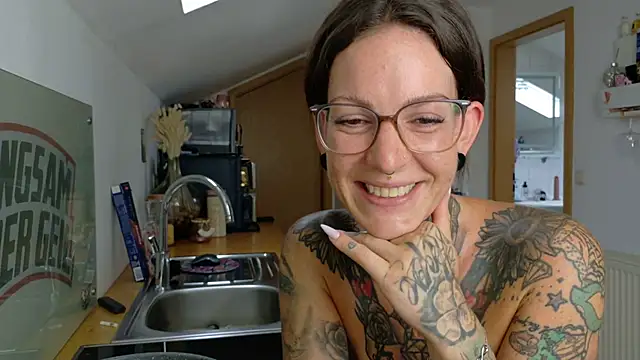 BrownieyQueen webcam