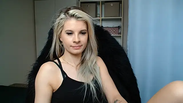 KristineGlow webcam
