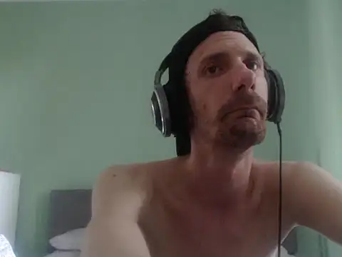 iLoveElusiveCats webcam