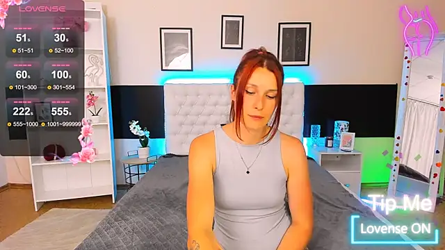 KiraNeeww webcam