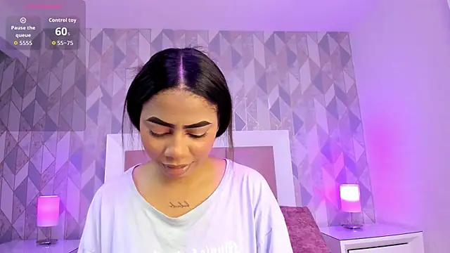 TyraKayne webcam