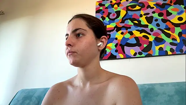 MarisaKomar webcam