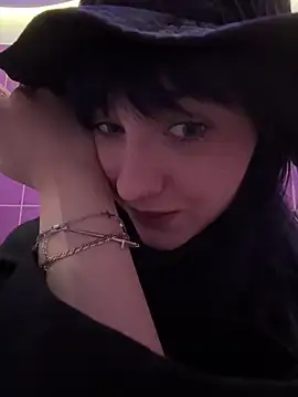 Only_April webcam