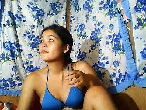 PinaySkinnyJust18 webcam