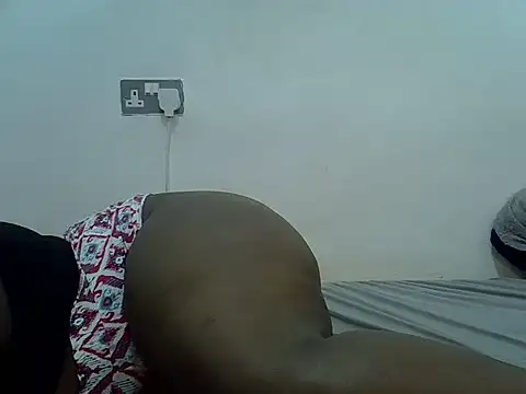 Curvy_lizy webcam
