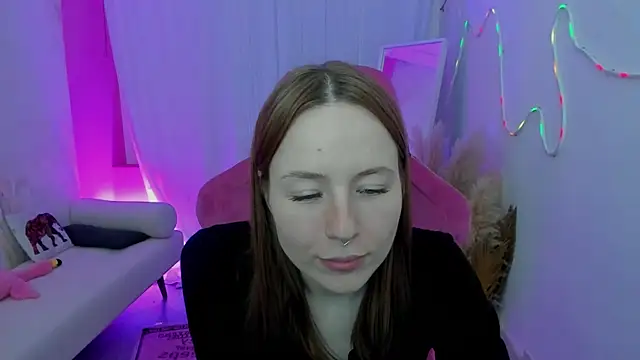 DamnWitchh webcam