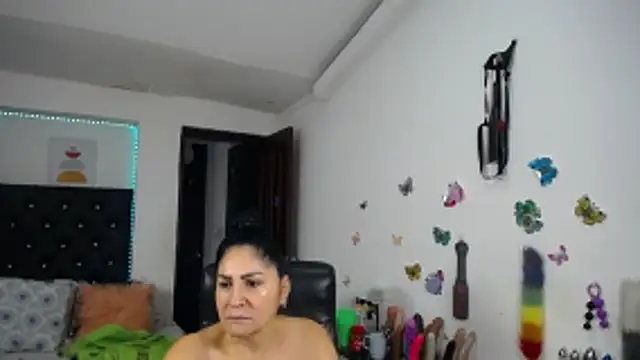 mature_bigboobs10 live cam on StripChat