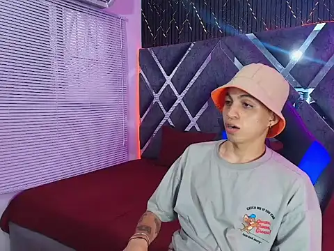 cameron_lux77 webcam