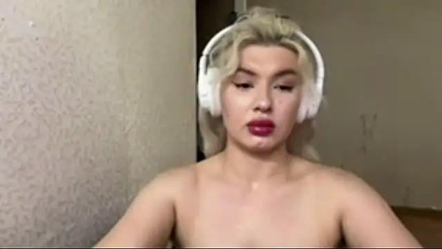 SpotlessParaffin webcam