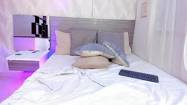 Isisjames webcam