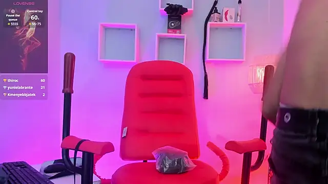 Maximoking26 webcam