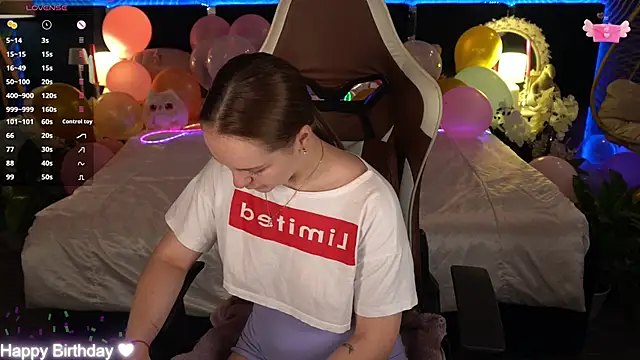 FoxyShy live cam on StripChat