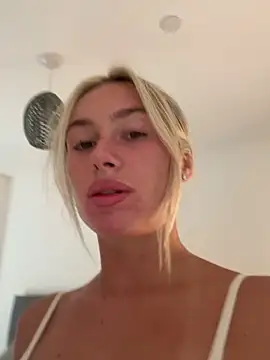 SexySaraxxoo webcam