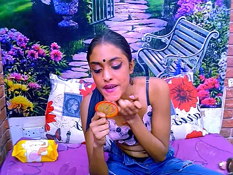 IndianPretty14u2Luv webcam