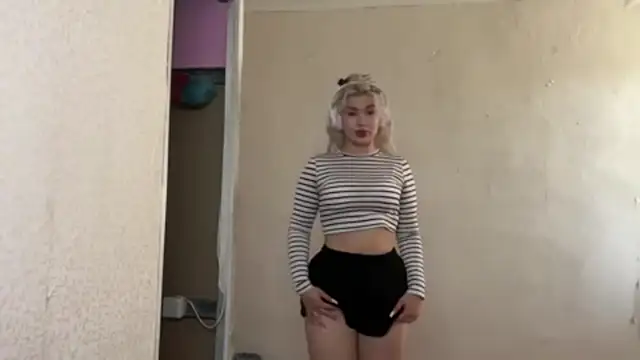 SpotlessParaffin live cam on StripChat
