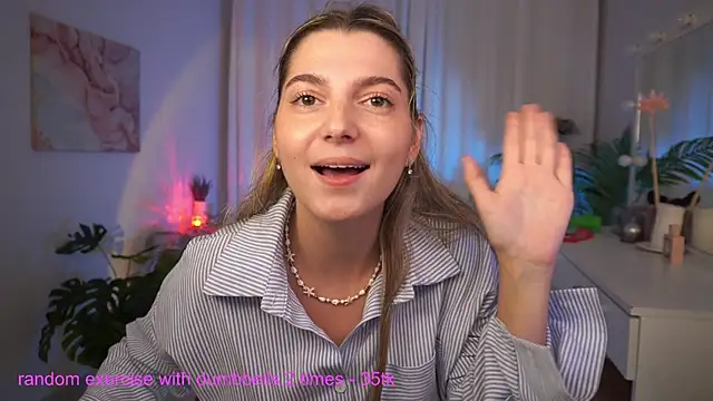 LucreciaStorm webcam