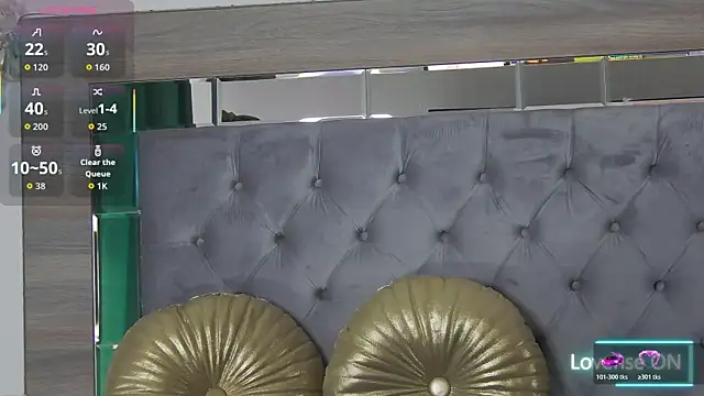 Lorehottie webcam