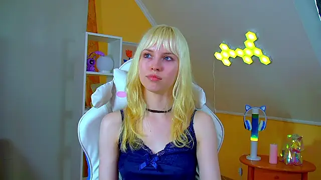 hannahhollis - HannahHollis's free webcam - UK Sex Cams
