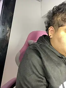 Hailey_Curvy webcam