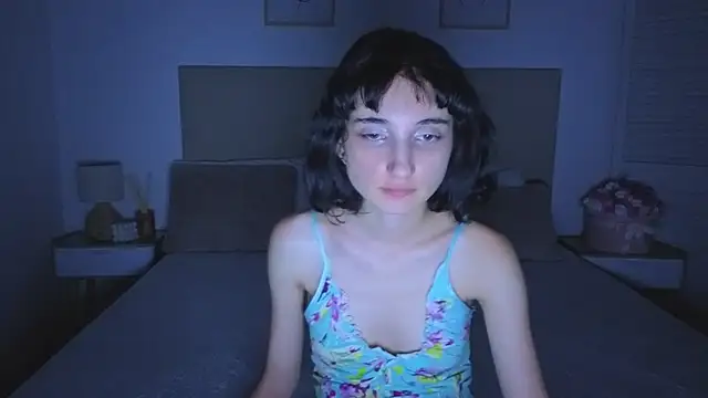 Little_zoi webcam