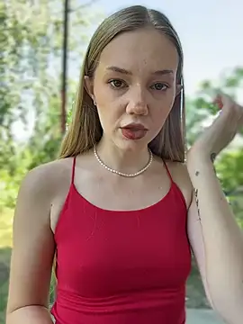 MilaMoone webcam
