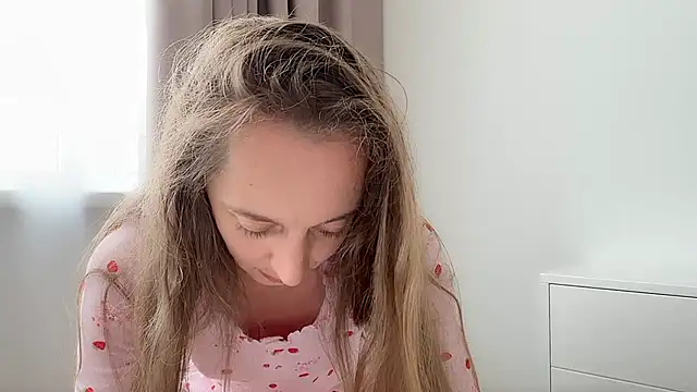 ShySchoolGirl webcam