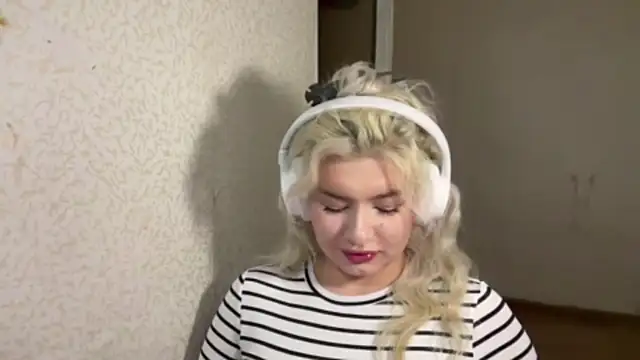 SpotlessParaffin webcam