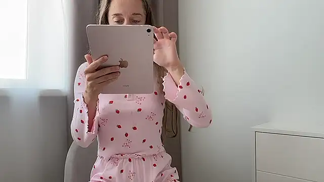 ShySchoolGirl webcam