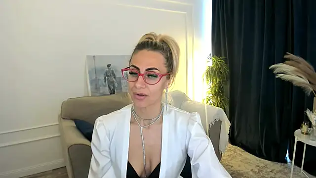 MuseOfStage live cam on StripChat