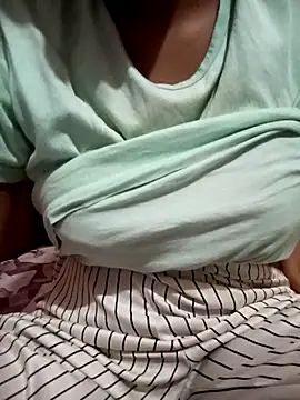 kaviyaponnu0987 webcam