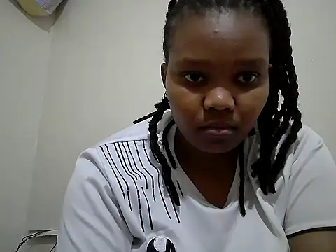 QueenAtynat webcam