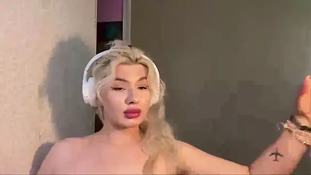 SpotlessParaffin webcam