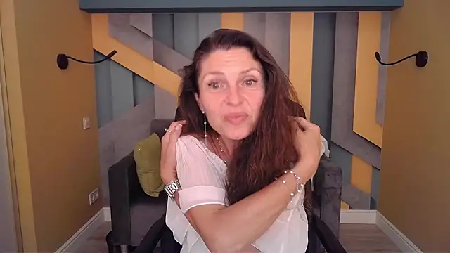 EllaLong webcam