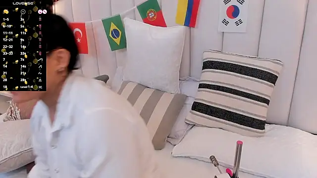 mommy_naughty (F milf) - Oil on my tits + bouncing🔥