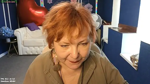Kira_Kenett webcam