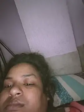 Deborbhavi222 webcam