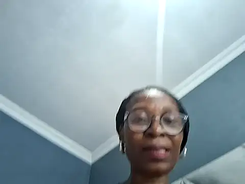 NaughtyCouga webcam