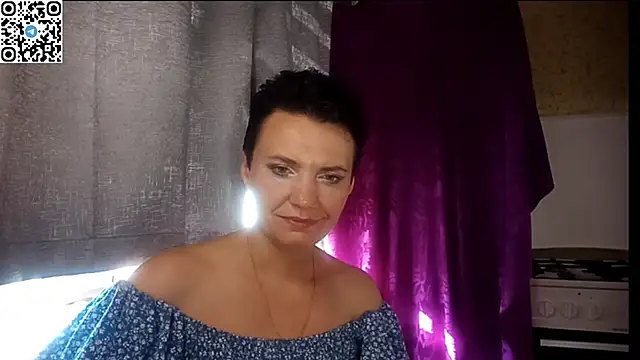 HotMamaQueen234 webcam
